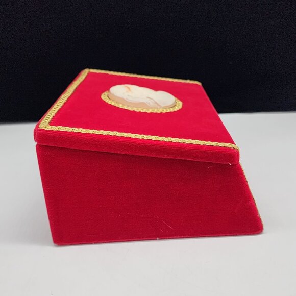 Vintage Musical Cameo Jewelry Box Red & Gold Velvet Inner Tray 9"x6"x4" - Picture 8 of 10